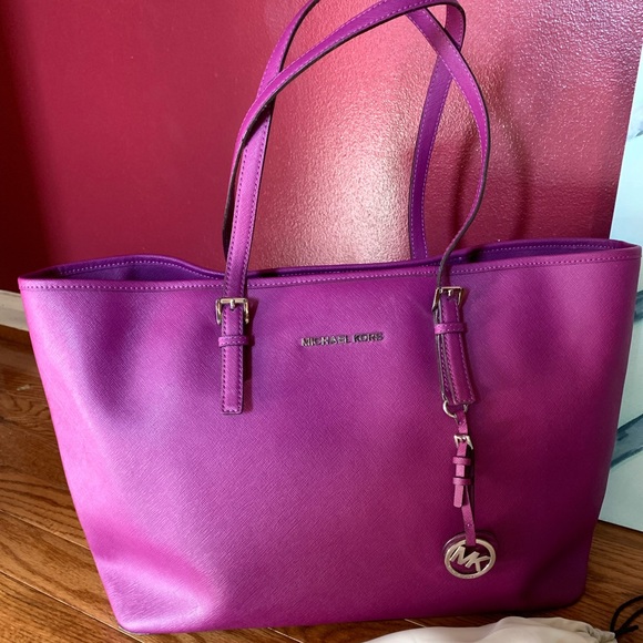 🚨Sold🚨Michael Kors Jet Set Large tote. EUC! - Picture 15 of 16